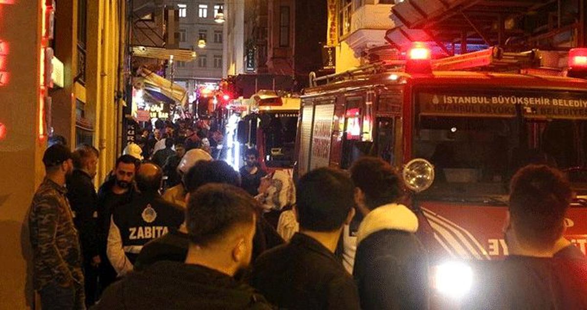 Taksim'de korkutan yangın: Vatandaşlarda paniğe neden oldu