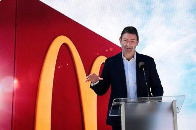 Ünlü fast-food zincirinin CEO'su çalışanıyla ilişki yaşadığı için işten atıldı