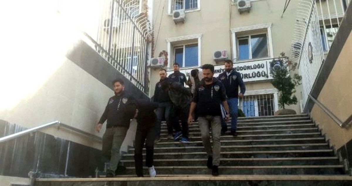 9 evden 300 bin TL'lik elektronik eşya çaldılar! Hırsızlık anları güvenlik kamerasına yansıdı