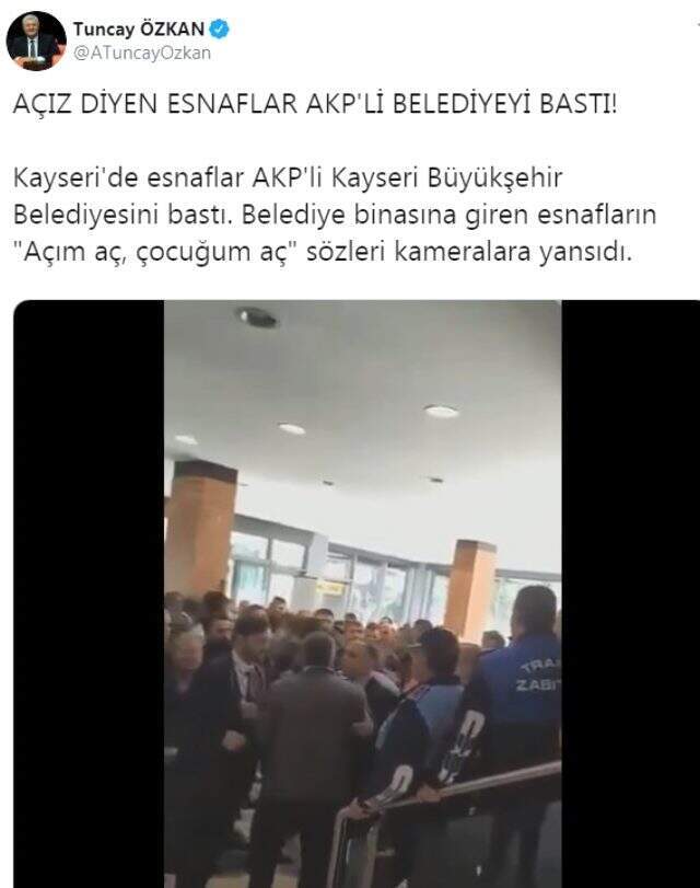 'Açım aç, çocuğum aç' diyen esnaf, Kayseri Büyükşehir Belediye binasına yürüdü