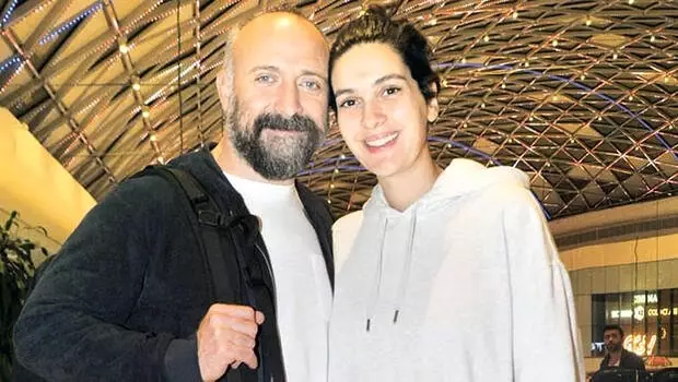 Bergüzar Korel ile Halit Ergenç'in heyecanlı bekleyişi Bergüzar Korel ile Halit Ergenç'in heyecanlı bekleyişi