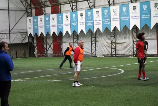 Beyaz Karanfil Derneği protokol ile maç yaptı Beyaz Karanfil Derneği protokol ile maç yaptı