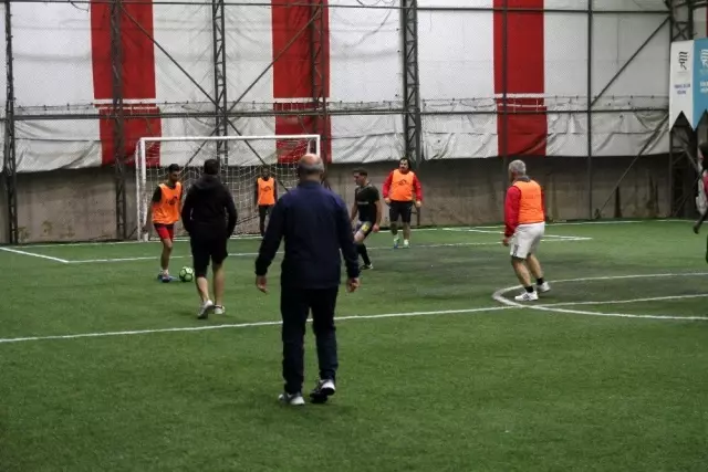 Beyaz Karanfil Derneği protokol ile maç yaptı Beyaz Karanfil Derneği protokol ile maç yaptı