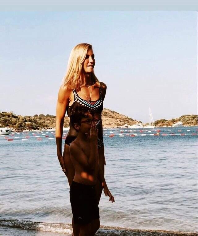Çağla Şıkel hastaneye kaldırıldı