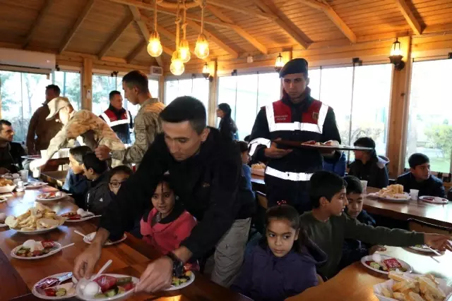 Diyarbakırlı öğrencilerden tarihi mekanlara kültür turizm gezisi Diyarbakırlı öğrencilerden tarihi mekanlara kültür turizm gezisi