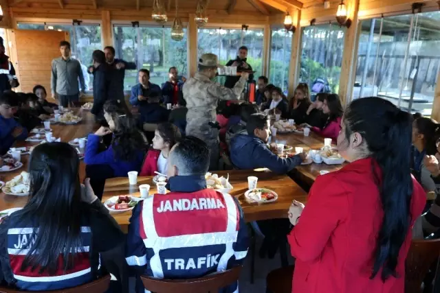 Diyarbakırlı öğrencilerden tarihi mekanlara kültür turizm gezisi Diyarbakırlı öğrencilerden tarihi mekanlara kültür turizm gezisi