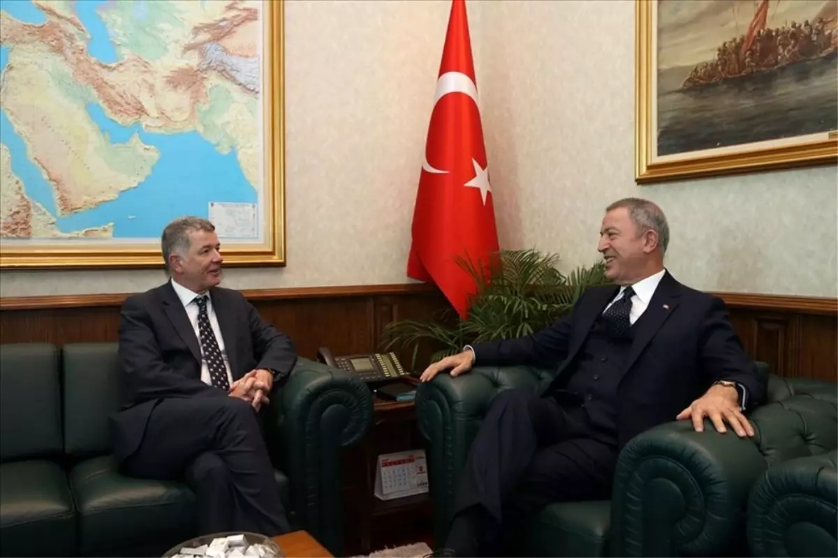 İngiltere Dışişleri Bakanlığı Politika Direktörü Moore'dan Akar'a ziyaret