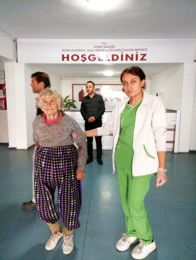 Kaldırımda yaşayan 81 yaşındaki kadın için kaymakam harekete geçti! Artık huzurevinde kalacak