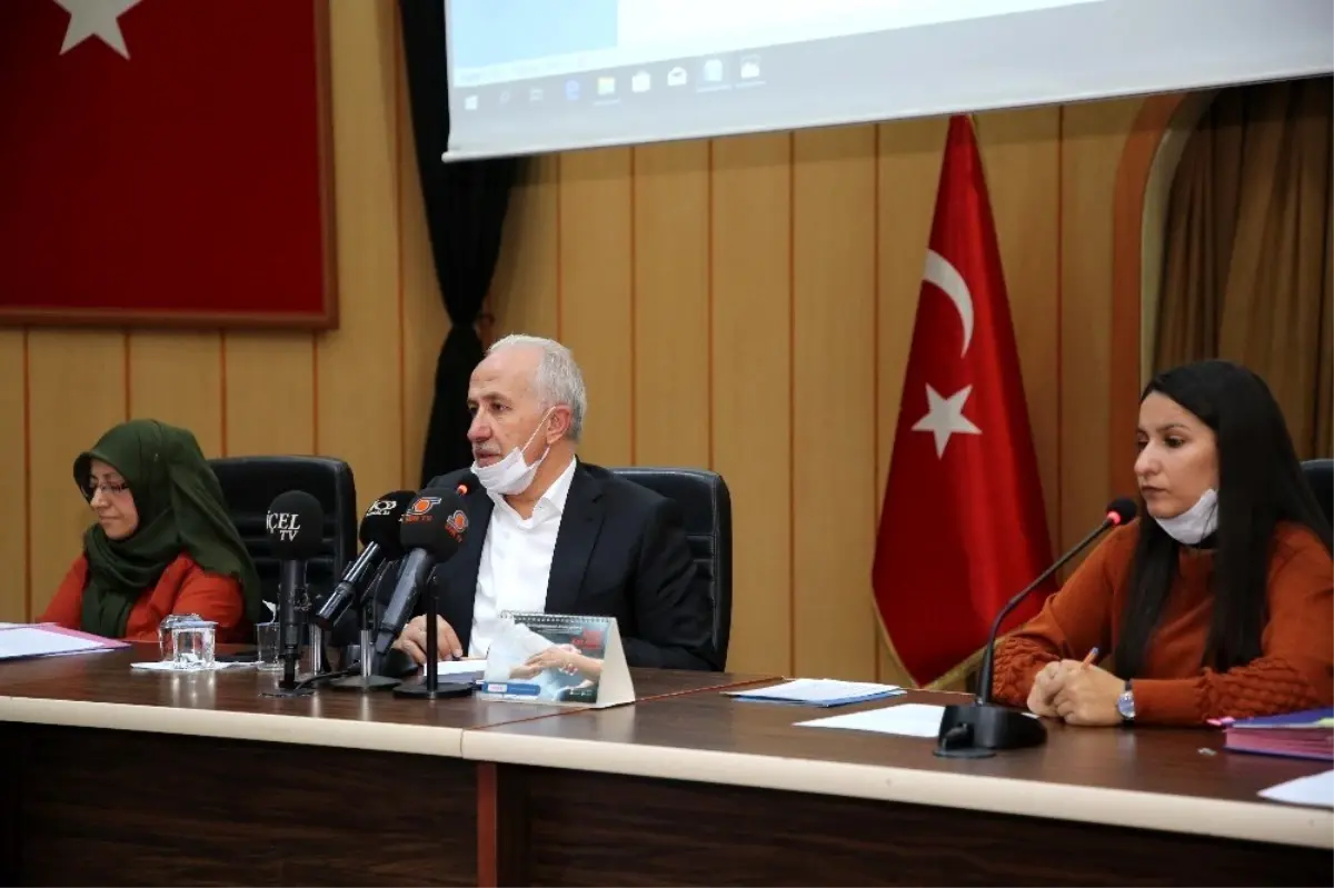 Lösemili çocuklar için meclis toplantısını maske takarak yaptılar