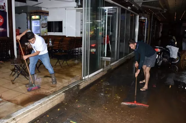 Muğla'da sağanak etkili oldu Muğla'da sağanak etkili oldu