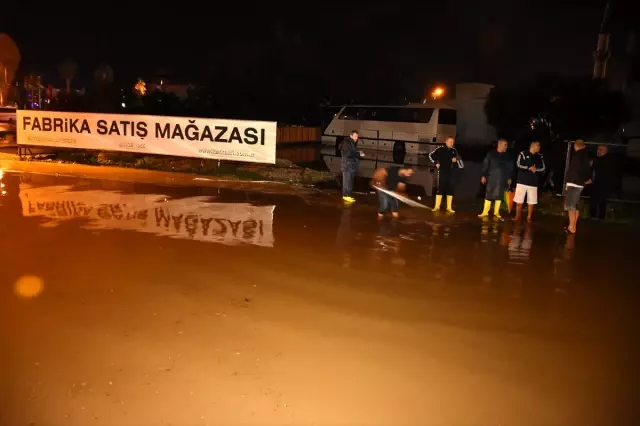 Muğla'da sağanak etkili oldu Muğla'da sağanak etkili oldu