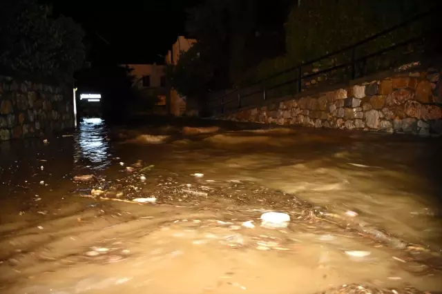 Muğla'da sağanak etkili oldu Muğla'da sağanak etkili oldu