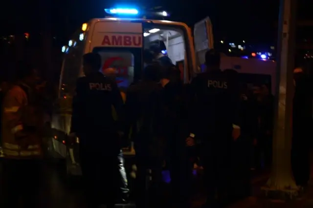 Polisleri taşıyan minibüs kaza yaptı: 3 yaralı