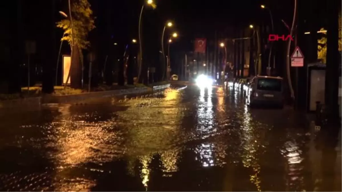 Sağanak yağış marmaris'te hayatı felç etti