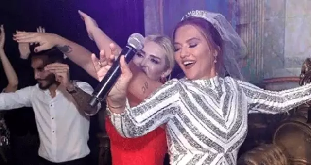 Selin Ciğerci, Demet Akalın'la fotoğrafını