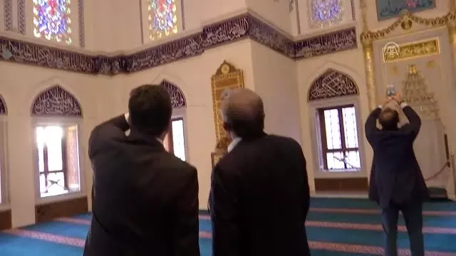 Şentop, Tokyo Camisi ve YEE Tokyo Türk Kültür Merkezi'ni ziyaret etti