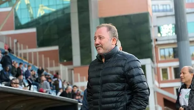 Sergen Yalçın'ı bekleyen Fenerbahçe tehlikesi! Sergen Yalçın'ı bekleyen Fenerbahçe tehlikesi!
