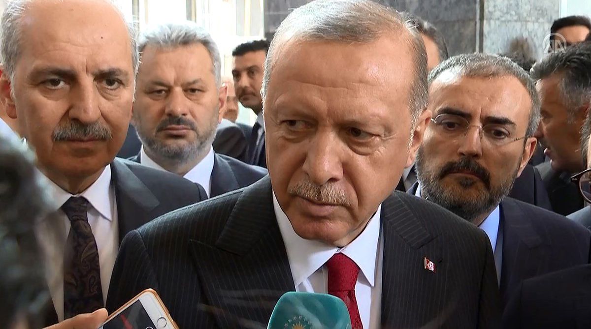 Erdoğan'dan Bülent Arınç'ın KHK açıklamalarına yanıt: Esefle karşıladım