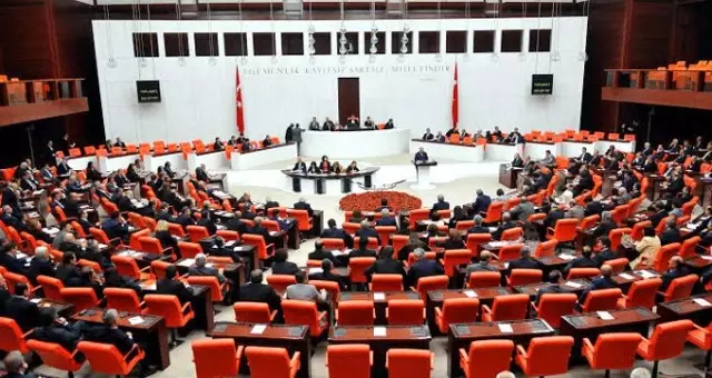 TBMM'de gergin dakikalar! AK Parti ile CHP arasında 'dangalak' tartışması TBMM'de gergin dakikalar! AK Parti ile CHP arasında 'dangalak' tartışması