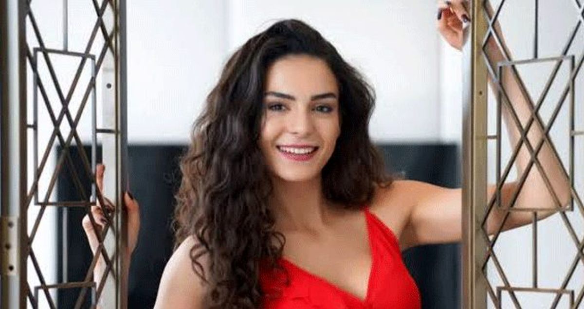 Ünlü oyuncu Ebru Şahin, köy okullarında okuyan çocuklara bot ve mont gönderdi