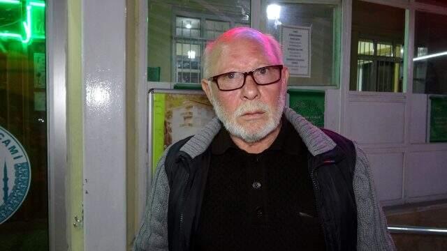 Yaşlı adama cami çıkışında kiracısı tekme tokatla saldırdı