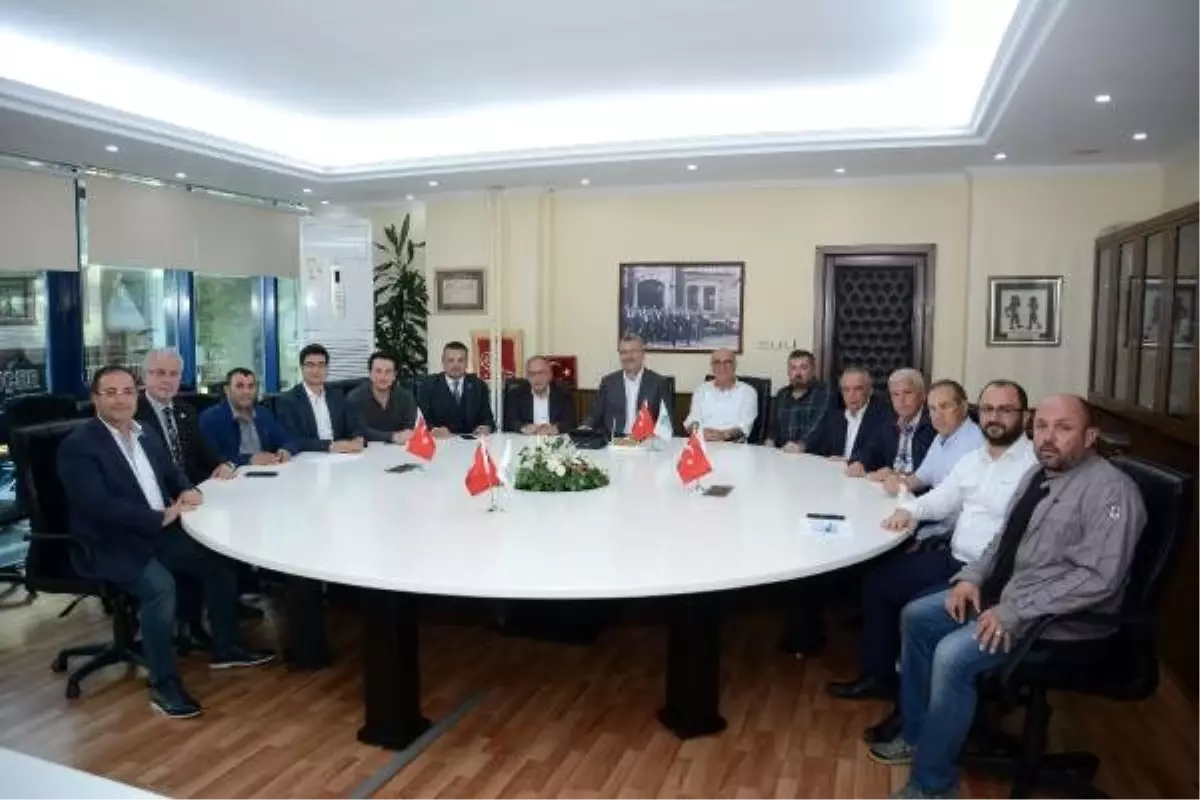 Yeni başkan Ülker'den Karacabey Belediyespor'a ziyaret