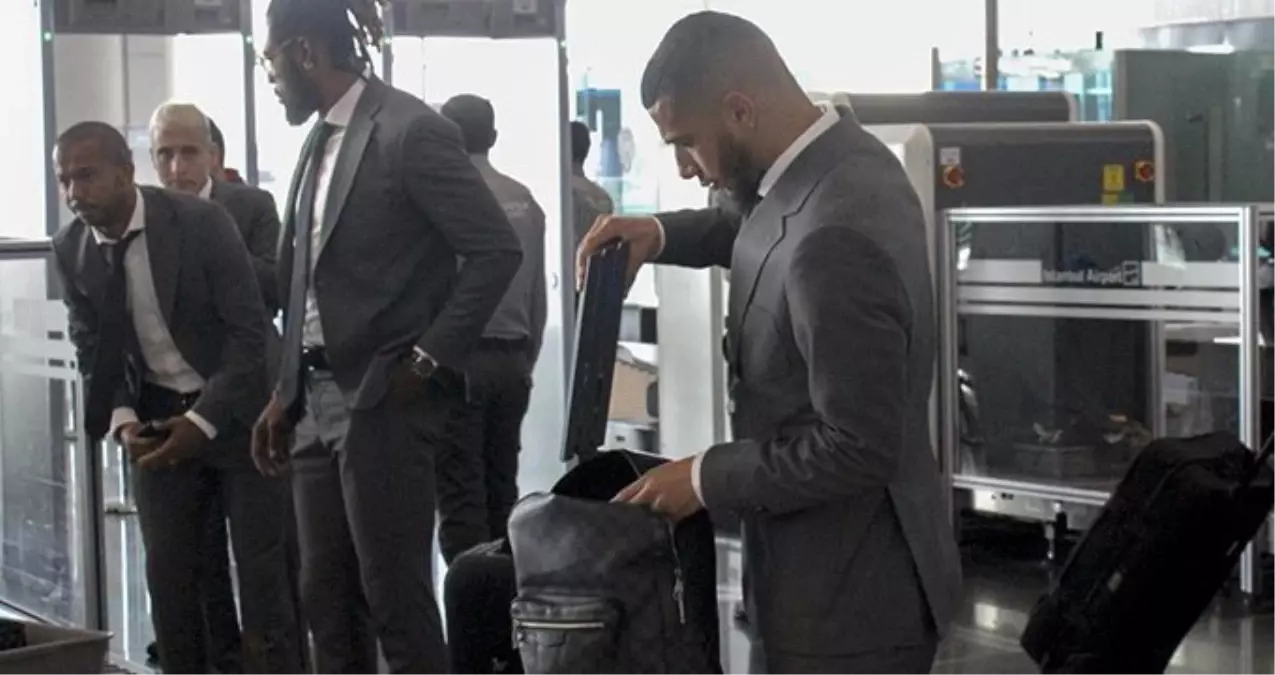 Younes Belhanda, oyun konsolunu da Madrid'e götürdü