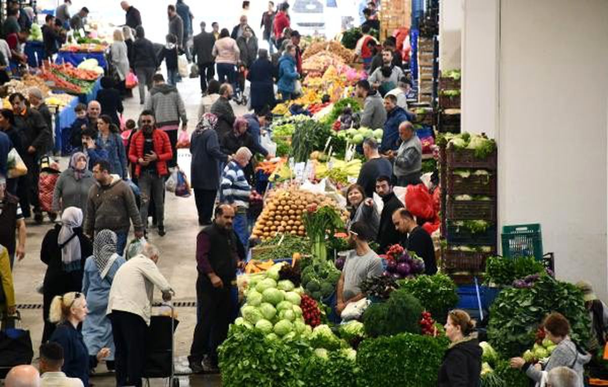 Zehirlenmeler sonrası ıspanağın fiyatı yarı yarıya düştü ancak yine de alan yok