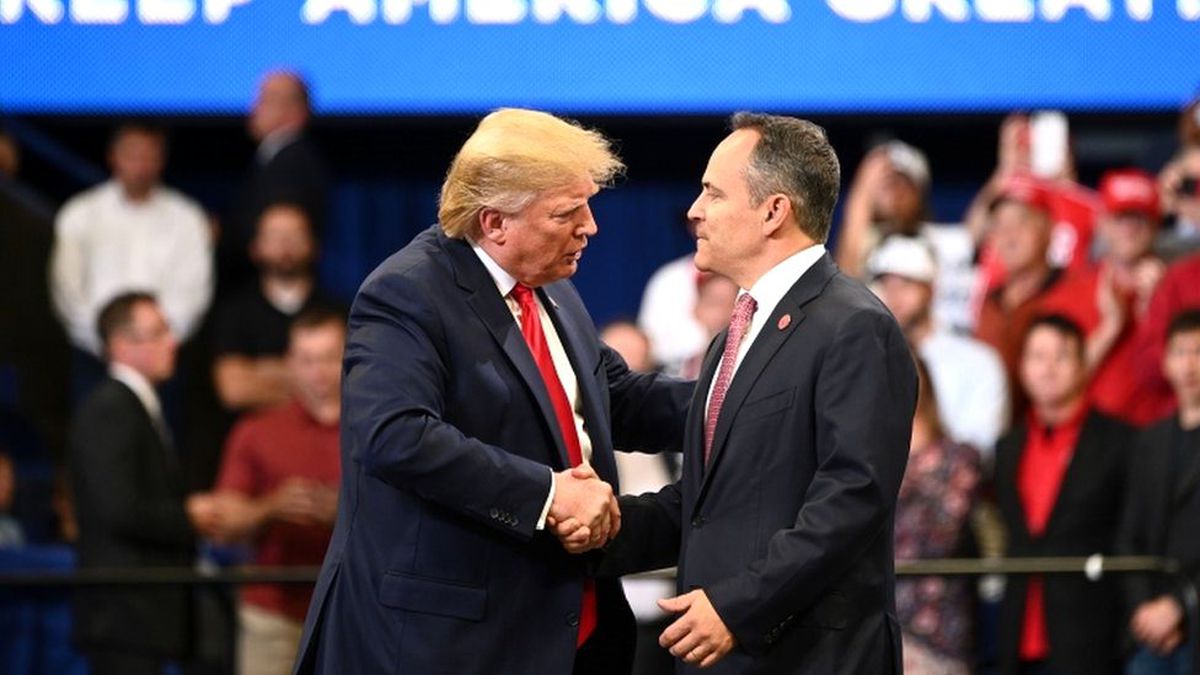 ABD'de Demokratların iki kritik eyalette kazandığı zafer Trump'ı neden endişelendirmeli?