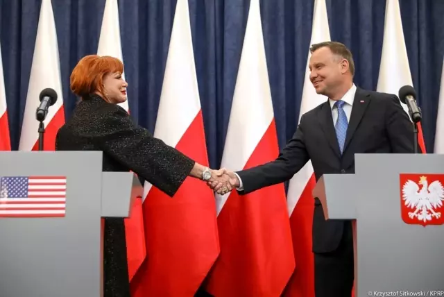 ABD, Polonya'ya vizeyi kaldırdı ABD, Polonya'ya vizeyi kaldırdı