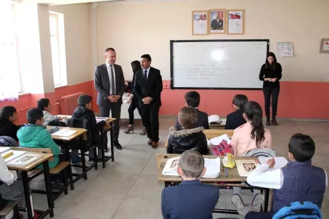Ağrı Milli Eğitim Müdürü Tekin, Eleşkirt'te öğretmenlerle bir araya geldi Ağrı Milli Eğitim Müdürü Tekin, Eleşkirt'te öğretmenlerle bir araya geldi