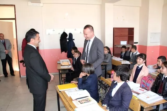 Ağrı Milli Eğitim Müdürü Tekin, Eleşkirt'te öğretmenlerle bir araya geldi Ağrı Milli Eğitim Müdürü Tekin, Eleşkirt'te öğretmenlerle bir araya geldi
