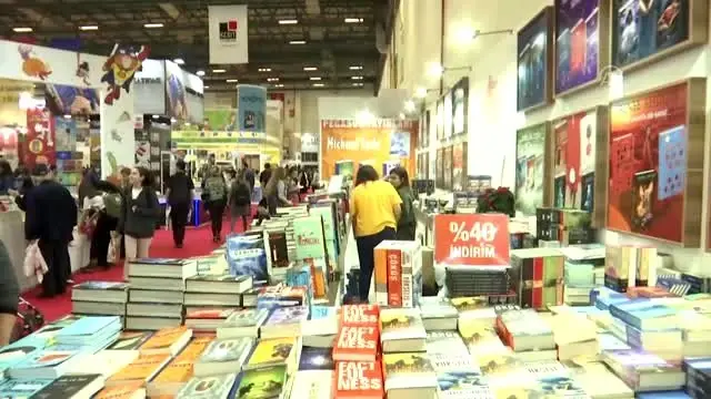 Bakan Kasapoğlu, kitap fuarını ziyaret etti Bakan Kasapoğlu, kitap fuarını ziyaret etti