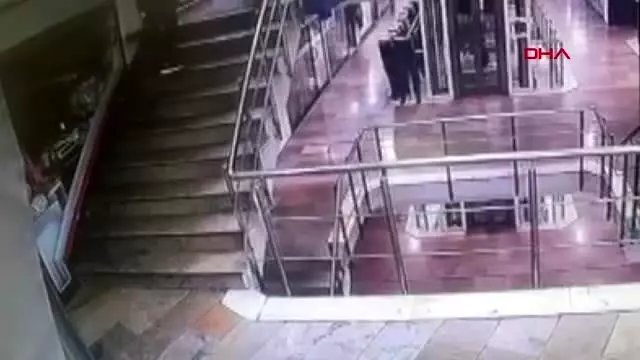 Bakü'den soygun için istanbul'a gelmişler... soygun anı güvenlik kamerasında