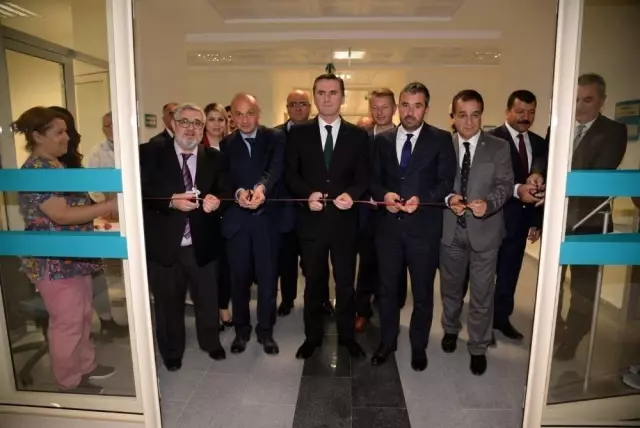 Başhekim Akdoğan'dan Başkan Ertuğrul Çetin'e plaket Başhekim Akdoğan'dan Başkan Ertuğrul Çetin'e plaket