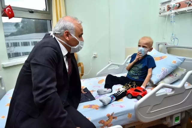 Başkan Zorluoğlu'ndan lösemili çocuklara ziyaret