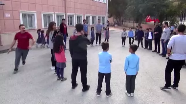 Burdur ilkokul öğrencileri, derse drama eğitimiyle başlıyor Burdur ilkokul öğrencileri, derse drama eğitimiyle başlıyor