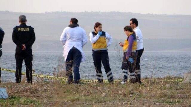 Çanakkale sahilinde ölen yaşlı kadının üstünü kumlar kapatınca günlerce fark edilmedi