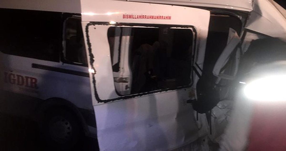 Ağrı'da cezaevi ziyareti dönüşü feci kaza: 1 ölü, 18 yaralı