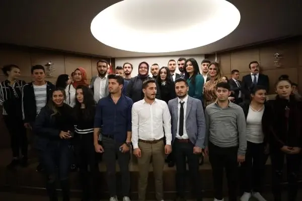Devlet korumasındaki 2 bin 183 genç, kamu kurumlarına yerleştirildi Devlet korumasındaki 2 bin 183 genç, kamu kurumlarına yerleştirildi
