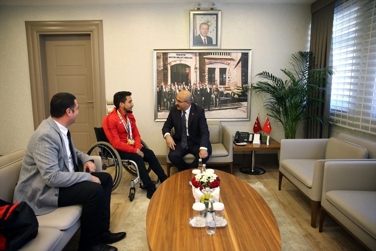 Dünya bilek güreşi şampiyonu engelli sporcudan Vali Demirtaş'a ziyaret