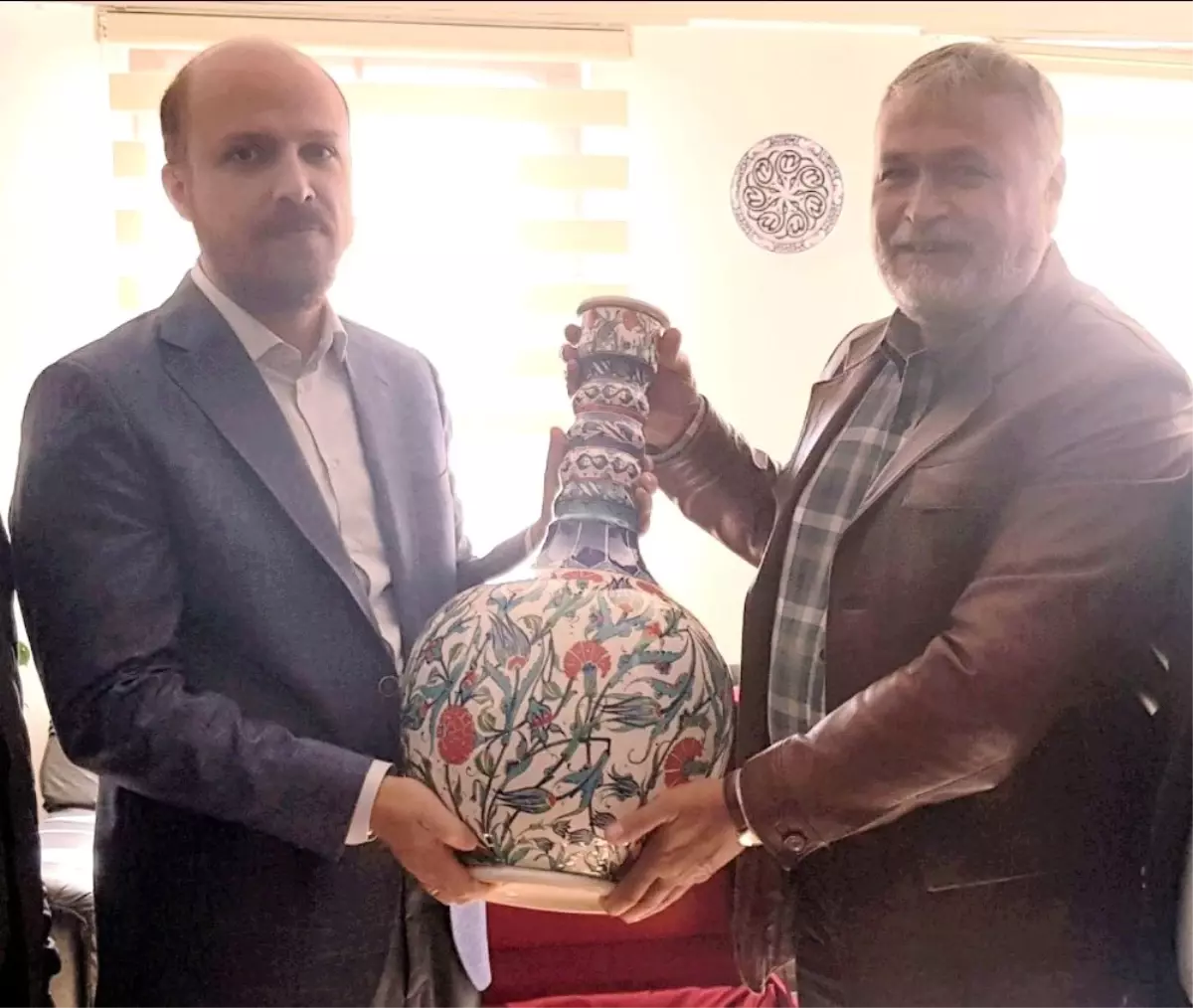 Erdoğan'a el yapımı çini vazo