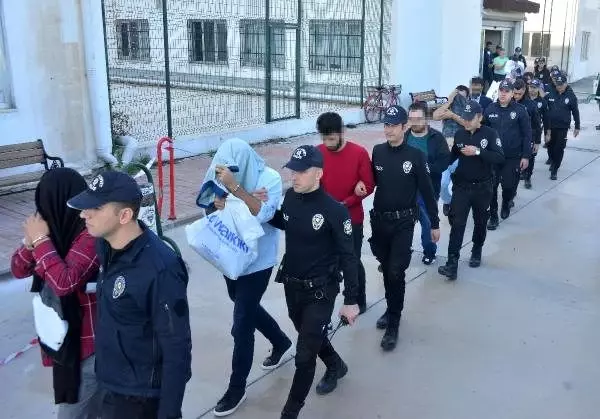 FETÖ şüphelileri, örgütü ayakta tutmak için 10 bin dolar vermiş FETÖ şüphelileri, örgütü ayakta tutmak için 10 bin dolar vermiş