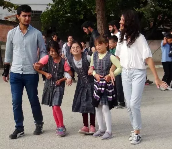 İlkokul öğrencileri, derse drama eğitimiyle başlıyor İlkokul öğrencileri, derse drama eğitimiyle başlıyor
