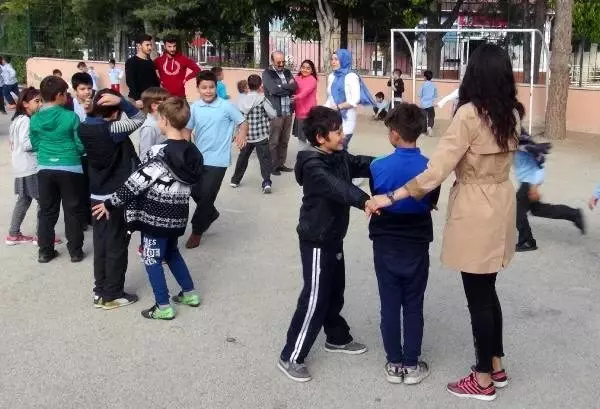 İlkokul öğrencileri, derse drama eğitimiyle başlıyor İlkokul öğrencileri, derse drama eğitimiyle başlıyor