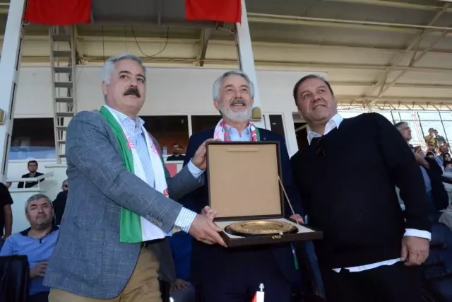 Isparta 32 Spor Başkanı Yazgan: 'Isparta'mız profesyonel ligi hak ediyor' Isparta 32 Spor Başkanı Yazgan: 'Isparta'mız profesyonel ligi hak ediyor'