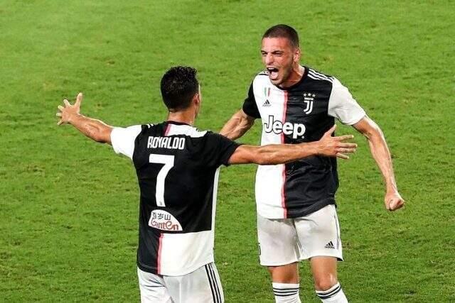 Juventus taraftarı Merih Demiral'in oynaması için mesaj yağdırdı!