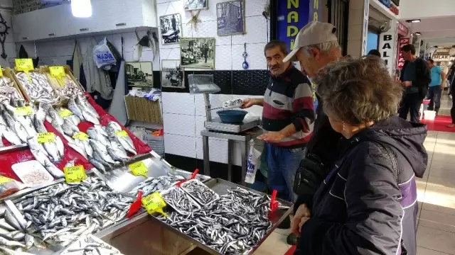 Lüferin kilogram fiyatı bir haftada 60 lira düştü Lüferin kilogram fiyatı bir haftada 60 lira düştü