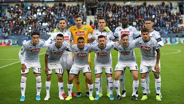 Napoli'de isyan çıktı! Eljif Elmas... Napoli'de isyan çıktı! Eljif Elmas...