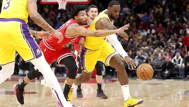 LeBron James, Lakers'ı taşımaya devam ediyor!